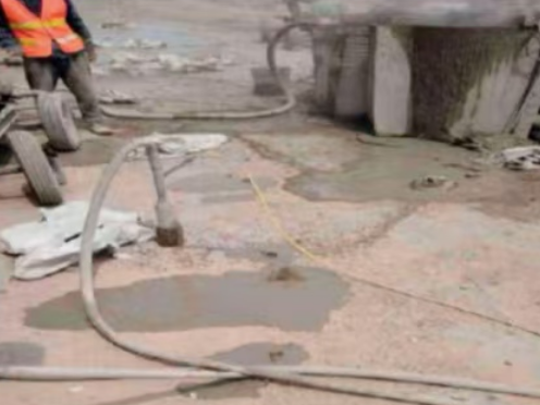 西固水泥混凝土路面板底注浆技术 路面脱空注浆整治方案